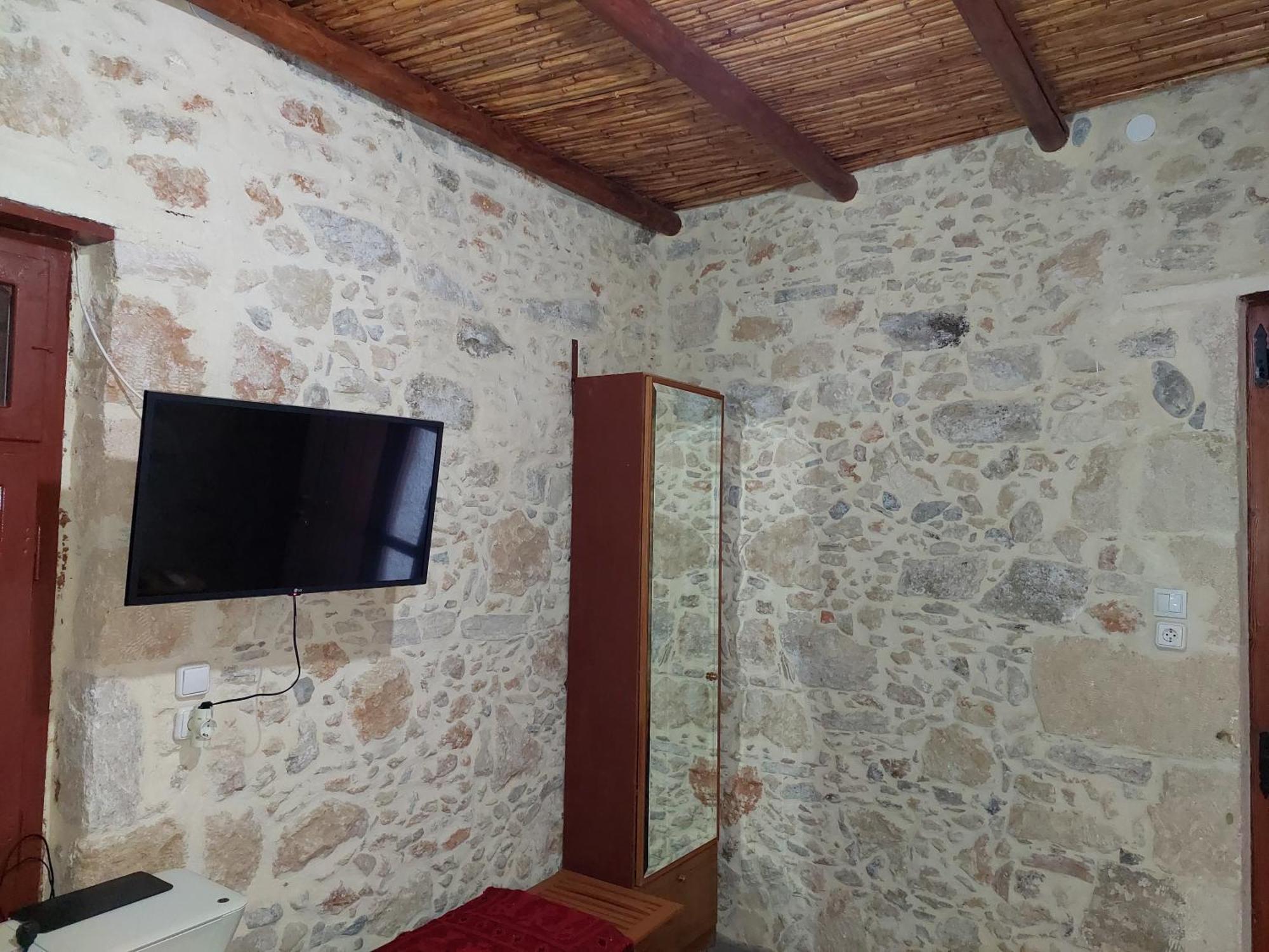 Sofiana'S Garden Retreat With Private Pool Apartamento Dhrapaniás Quarto foto