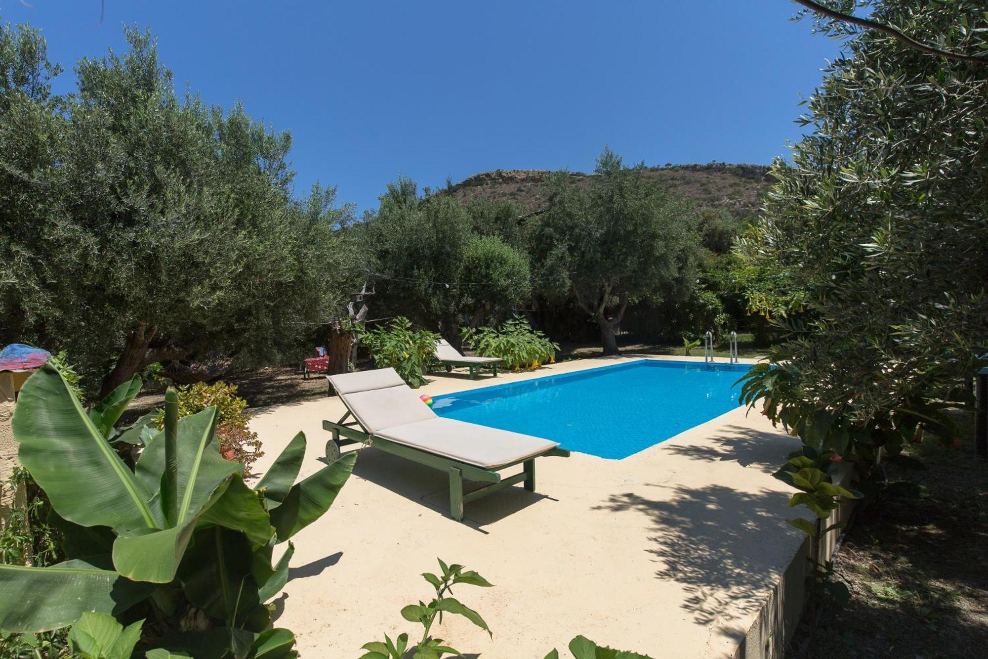 Sofiana'S Garden Retreat With Private Pool Apartamento Dhrapaniás Exterior foto